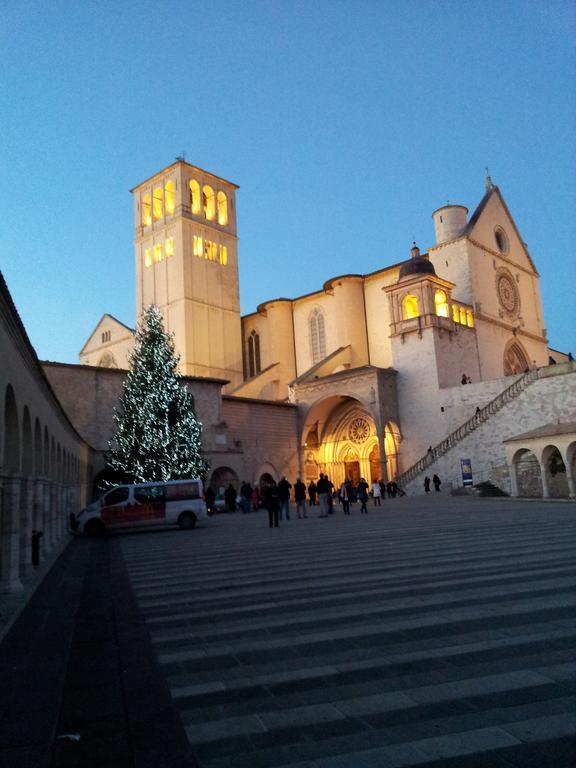 La Corte Degli Angeli Locazioni Turistiche Assis Exterior foto